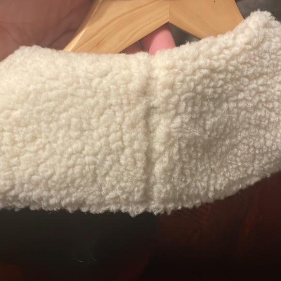 Never worn black/red polyester/wool vest - faux lamb collar and polyester lining - Picture 11 of 14